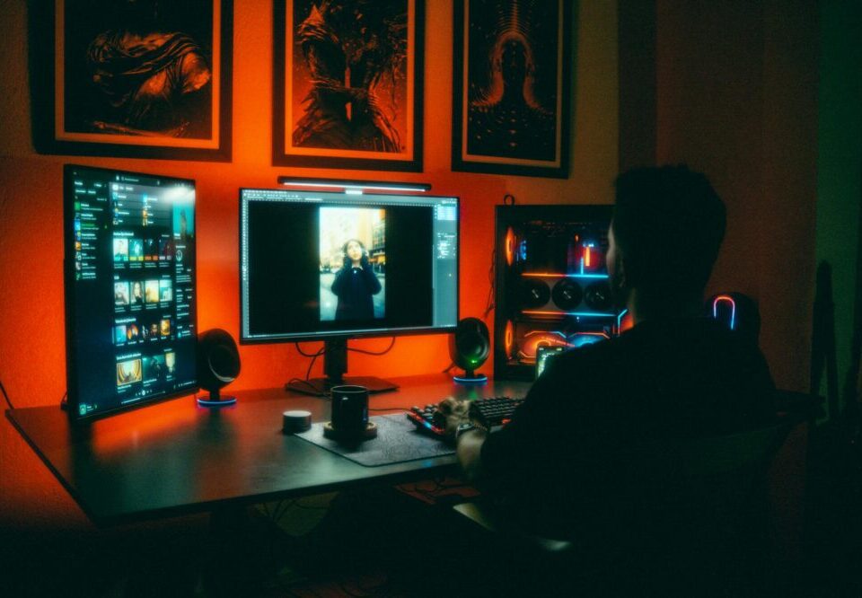 How to create a dark mode website in 2026?