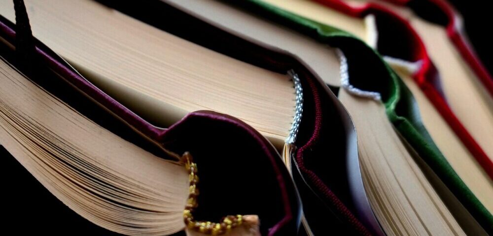 How to create a website with a dark mode toggle in 2026?