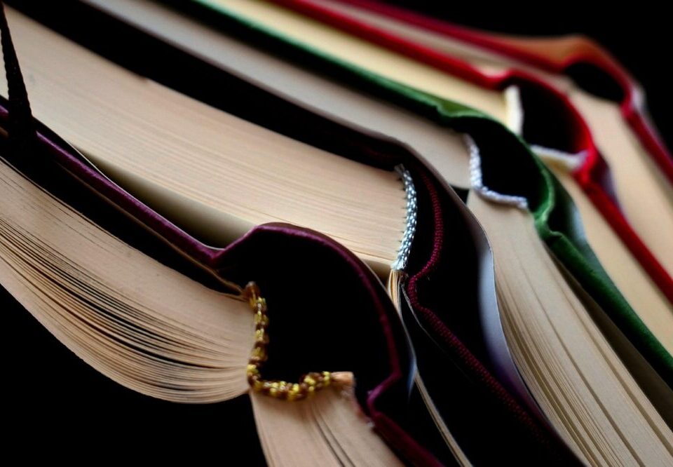 How to create a website with a dark mode toggle in 2026?