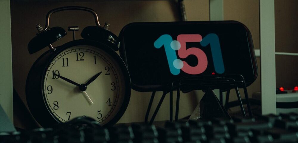 How to design a website that loads under 1 second in 2026?