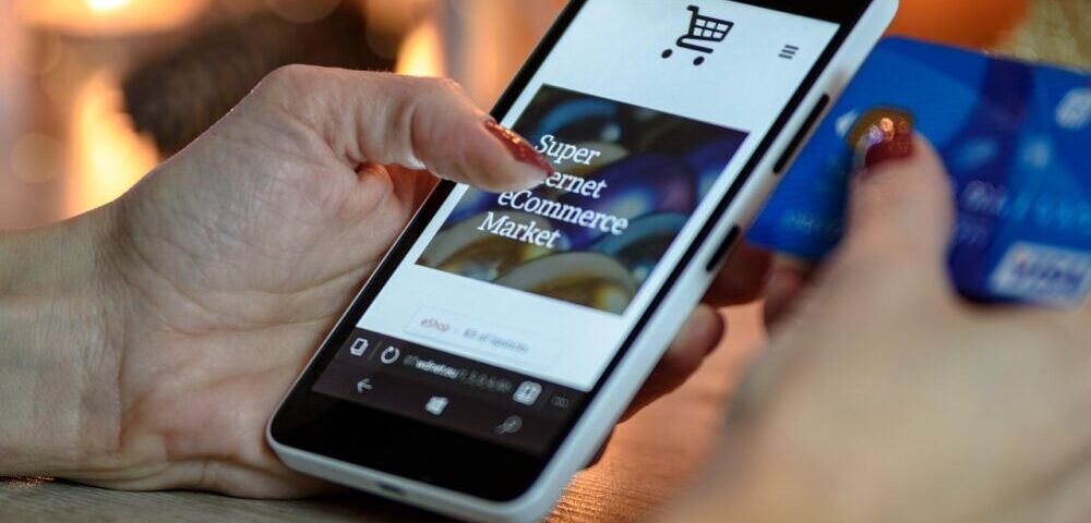 What are the key features of a successful e-commerce website?