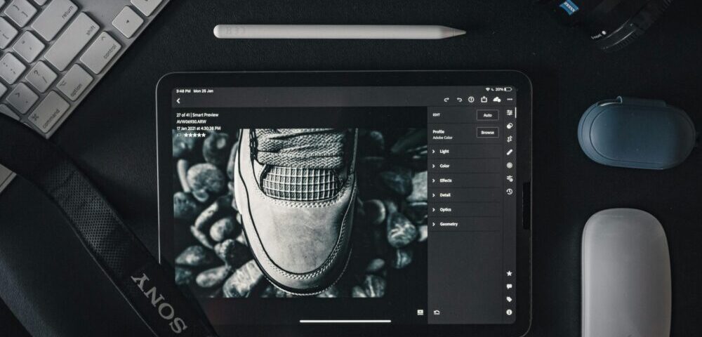 What are the trends in dark mode web design?