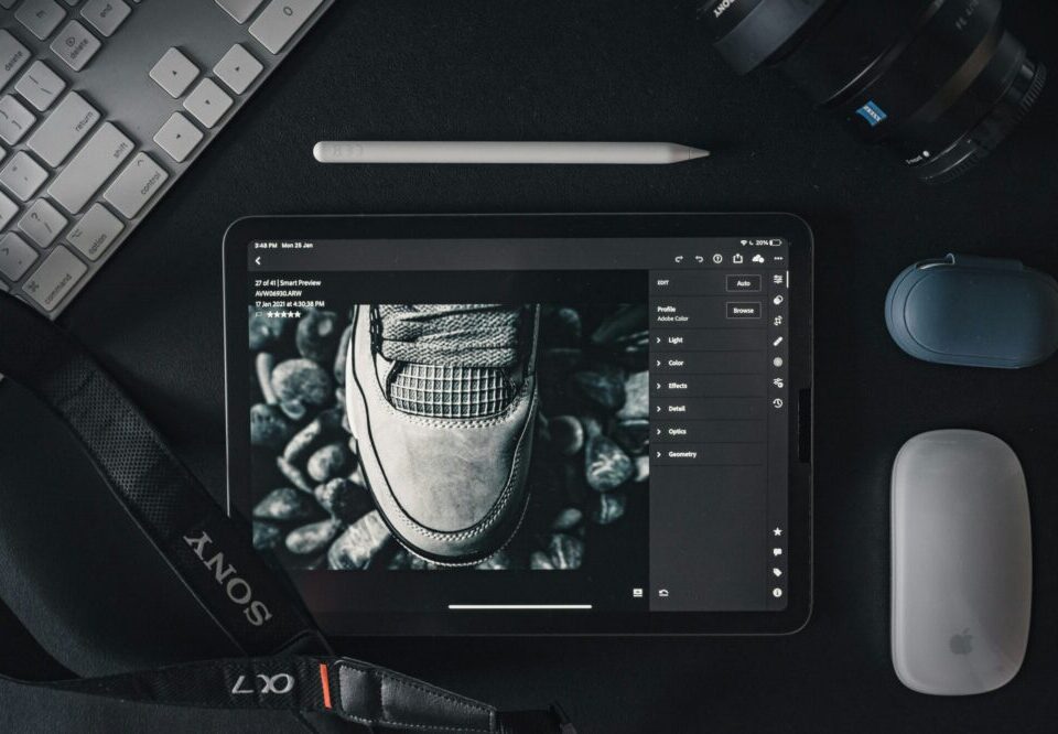 What are the trends in dark mode web design?