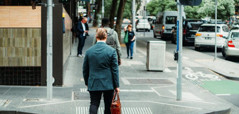 What is the average salary of an SEO specialist in Melbourne?