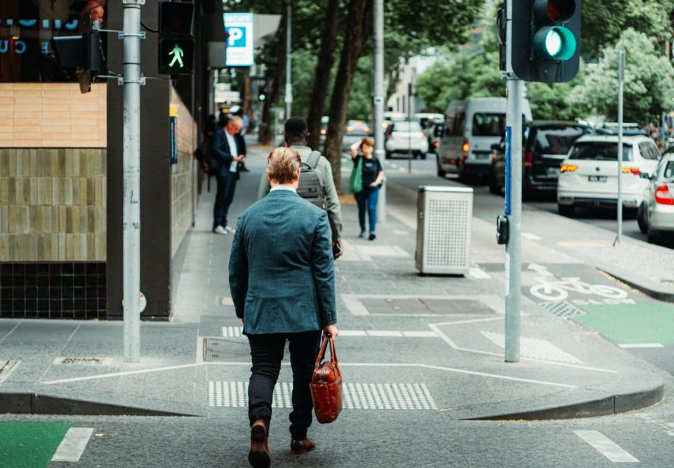 What is the average salary of an SEO specialist in Melbourne?