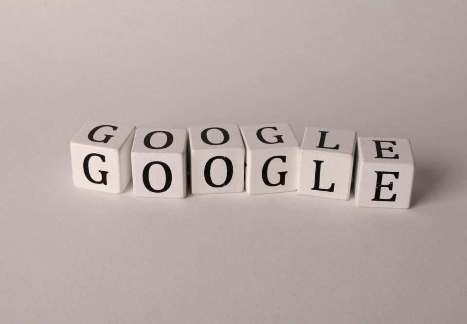 What is the best way to structure a website for SEO?